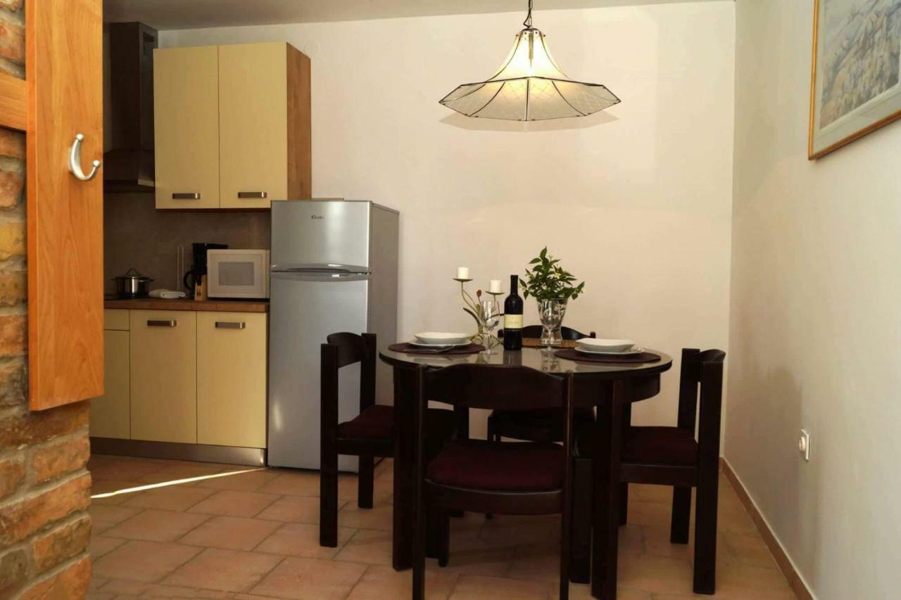 Apartman Eric Apartment Pula Exterior photo