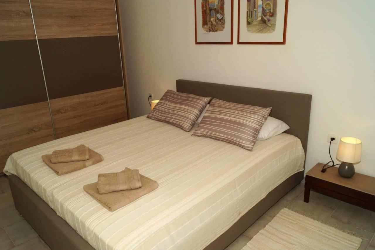 Apartman Eric Apartment Pula Exterior photo